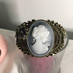 Cameo Braclet